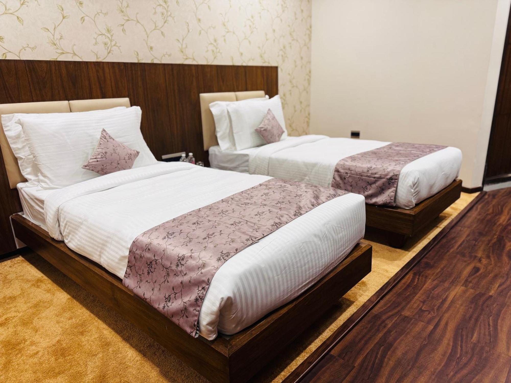 Pam Premium Hotel Vadodara Eksteriør billede