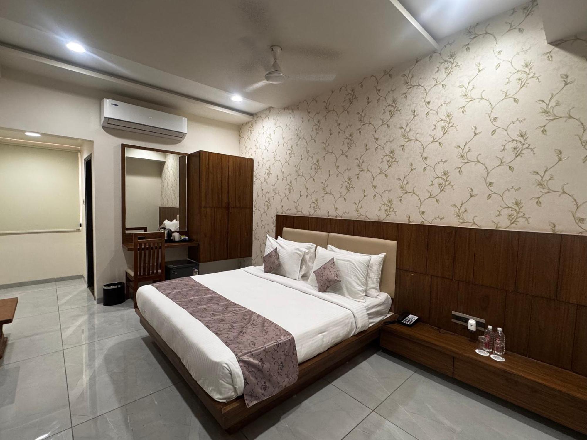 Pam Premium Hotel Vadodara Eksteriør billede