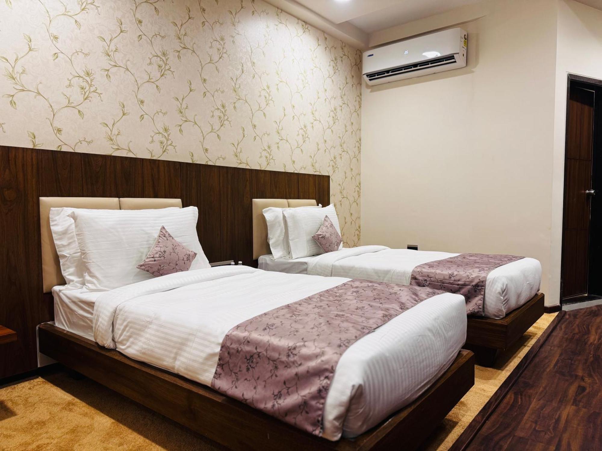 Pam Premium Hotel Vadodara Eksteriør billede