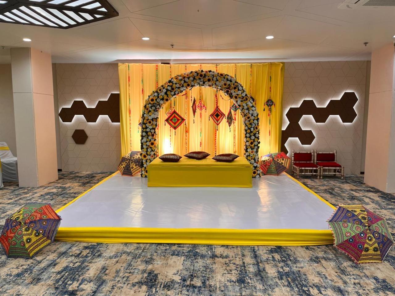 Pam Premium Hotel Vadodara Eksteriør billede