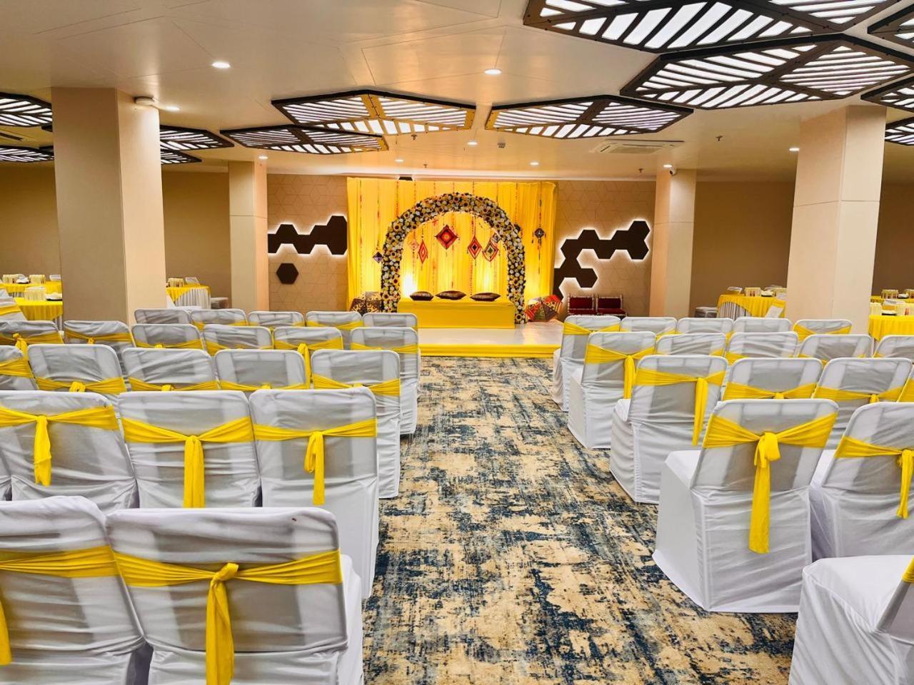 Pam Premium Hotel Vadodara Eksteriør billede