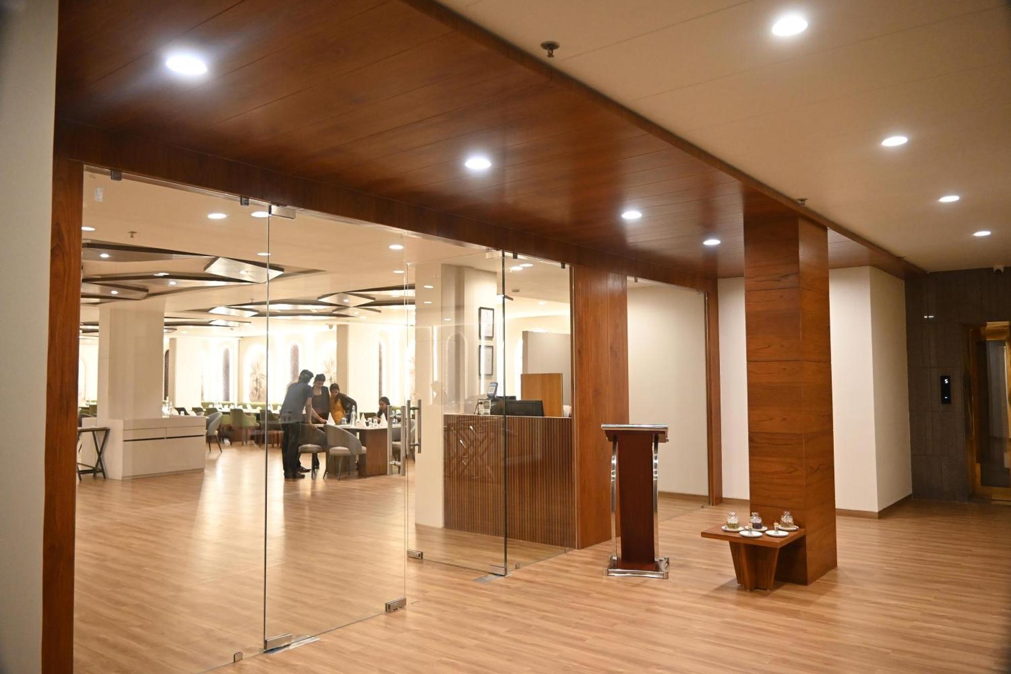 Pam Premium Hotel Vadodara Eksteriør billede