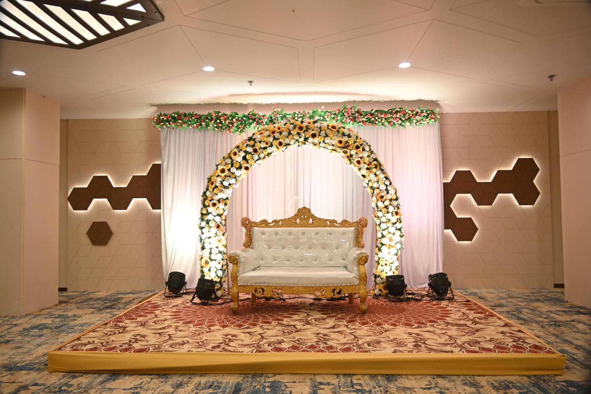 Pam Premium Hotel Vadodara Eksteriør billede